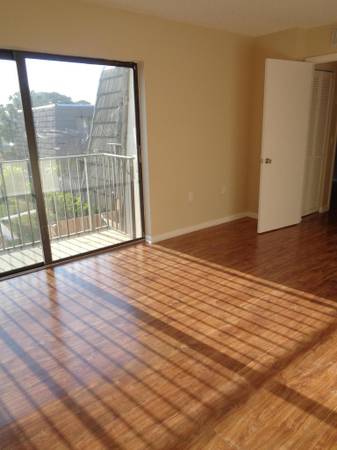 $2,350 / 2br - Cozy 2-Story 2 bed 2.5 bath Townhome ~ Private fenced courtyard (West Palm Beach - 33407*)64049454694787123