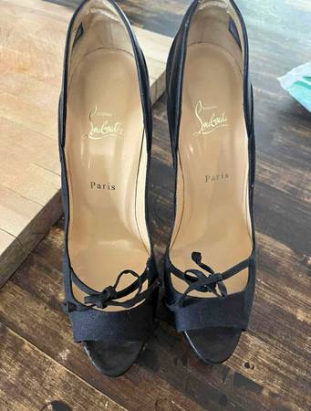 Peep toe red bottoms 1