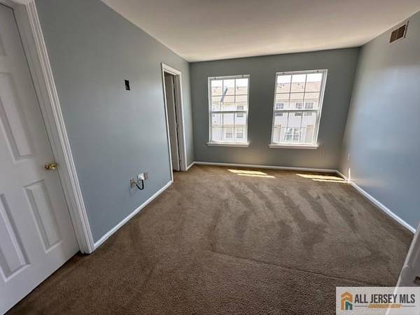 $2,800 / 2br - Casa adosada de 3 pisos con garaje (Sayreveille)63676328571523123