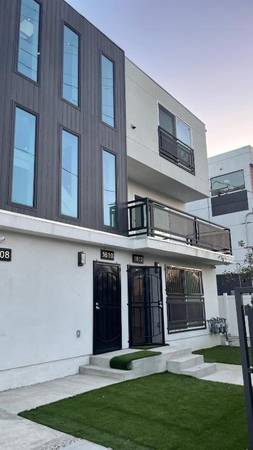 Budget-Friendly Shared Housing Near USC 1
