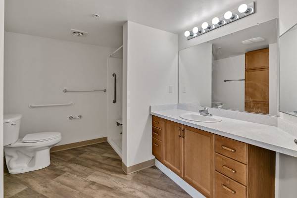 $2,121 / 2br - 842ft2 - Refrigerator, Window Coverings, Business Center (13510 SE 272nd St, Kent, WA)63814711657089120