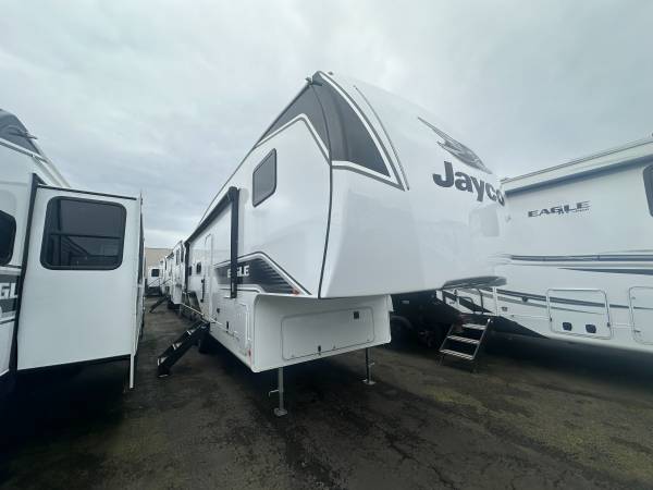 2025 Eagle SLE 28' Bunk House 5th Wheel - SOLAR, BUNKS!! 1