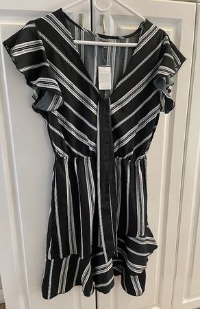 NWT  Bailey Blue  Black/White Striped with Tie & Keyhole Peplum Blouse 1
