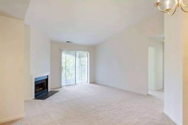 $2,036 / 2br - 1010ft2 - Spread out & settle in: 2 BR, 2 BA, 1010 Sq Ft of joy. (Sterling)64040194942338124