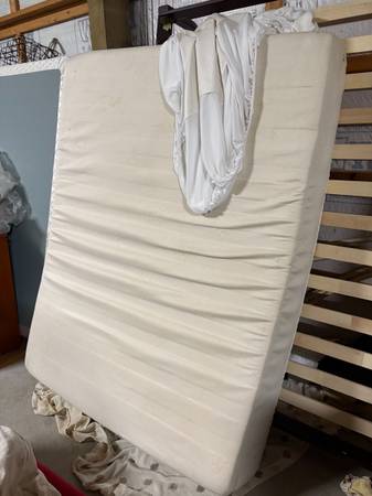 Sleep Innovations Memory Foam Queen Mattress - Delivery Available 1
