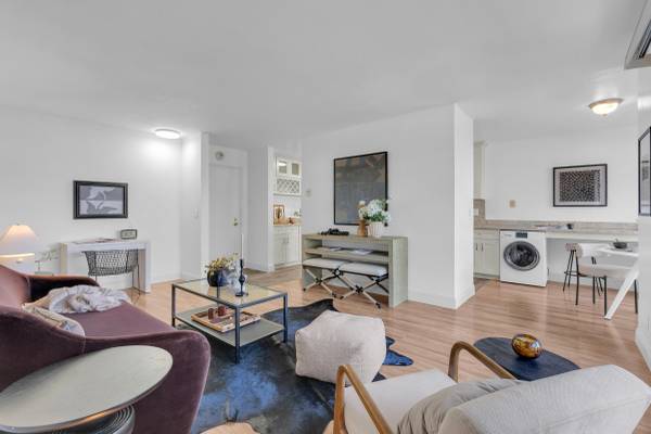 $3,000 / 2br - 2BR/1.5BA Condo w/ Water View & Balcony – 6 Commodore Dr #235 (emeryville)64030488503811122