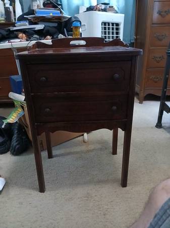 VINTAGE SEWING TABLE FROM 1940's 1