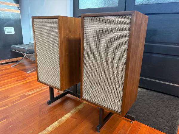 Vintage Soundcraftsmen Speakers - $300 (Albany)62926963440001123