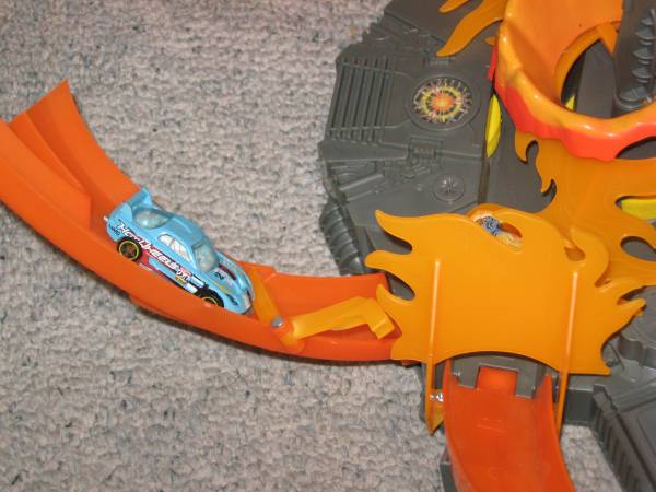 Lanzador de coches Hot Wheels "Fireball" - 15 USD (Marysville)63471419409411121