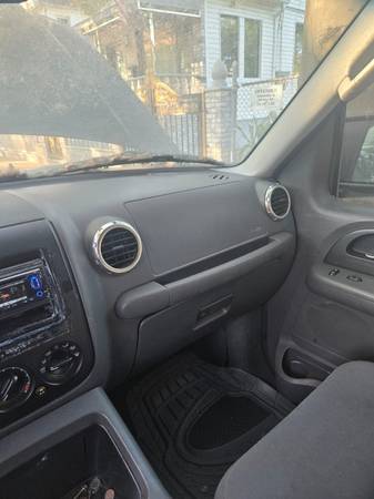 2003 Ford expedition XLT off road 4x4 - $1,500 (Ozone park)63470616423681123
