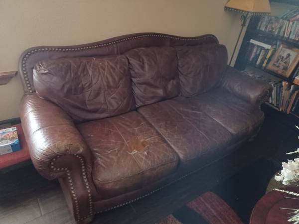 Free Leather Sofas - 3 & 2 Seater 1