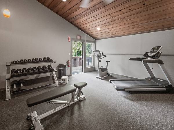 $1,410 / 3br - 1220ft2 - Upgraded Appliances, Basketball Court, Tanning Booth (McMillen Woods)63915938732163120