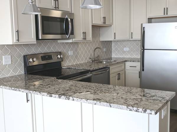 $1,725 / 600ft2 - CONVERTIBLE STUDIO/JUNIOR ONE BEDROOM. (5445 N SHERIDAN Rd)63959879299459122