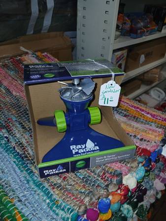 NiB - metal yard / garden whirling water sprinkler 1