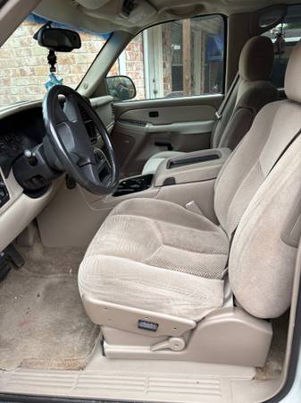 Suburban 2004 - $2,00063622387417731124