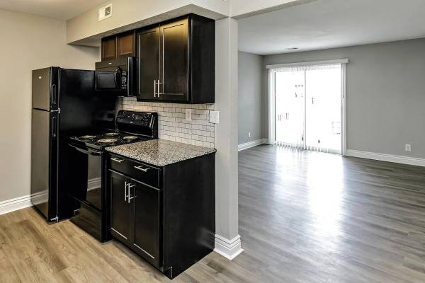 $1,200 / 2br - 1000ft2 - Pet Friendly, Detached Garages, Fitness Center, On-Site Management63968761536003120