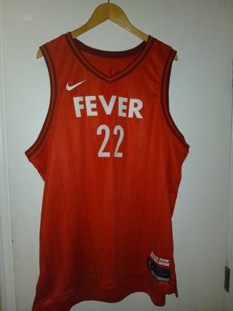 2x Caitlyn Clark Jersey  2x 1