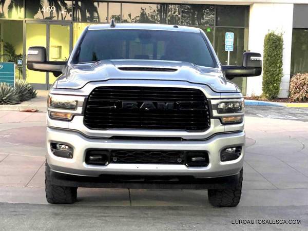 2023 RAM 3500 Laramie 4x4 - Photo 3