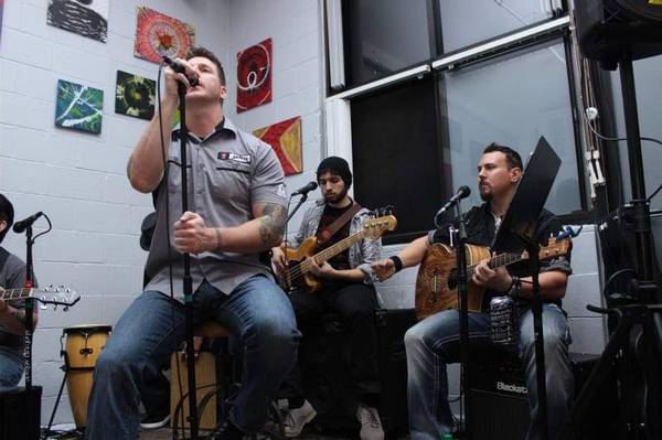 Músico experimentado, guitarra, bajo, voz busca banda - grunge, rock, punk, pop (santa clara)64031023572865123