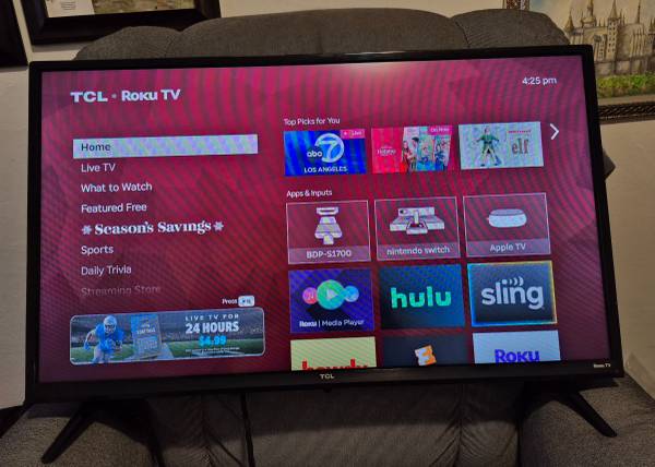 32" ROKU SMART TV 1