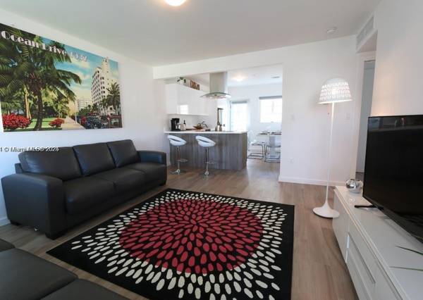 Furnished, 2Beds/2Baths, 1 year lease  ( 6 months at different rate) 1