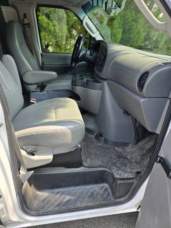 2006 Ford e250 HD van - Photo 10