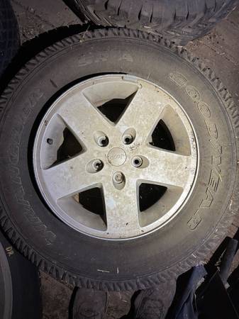 4 Jeep Wrangler JK Unlimited factory wheels and tires 1