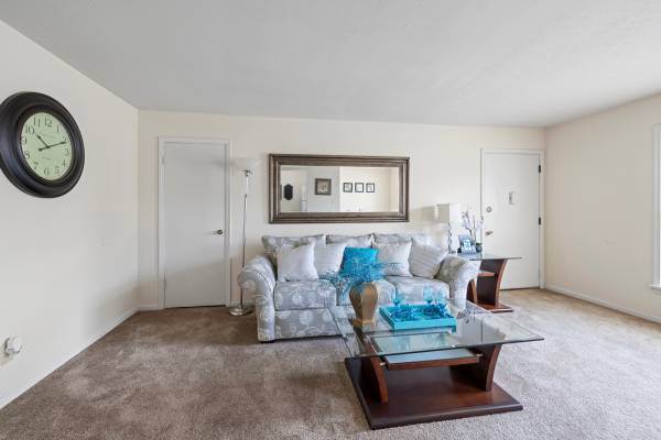 $849 / 1br - 800ft2 - MOVE-IN SPECIALS (1967 GOLDSMITH LN.)64008827897347120