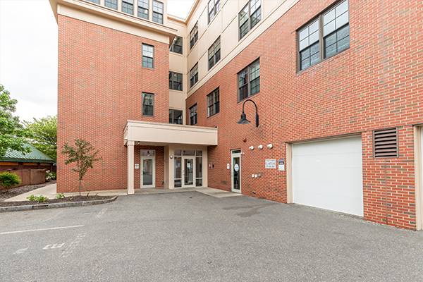 $2,750 / 2br - ONE MONTH FREE! Pet Friendly, Parking and Laundry63699333422977121