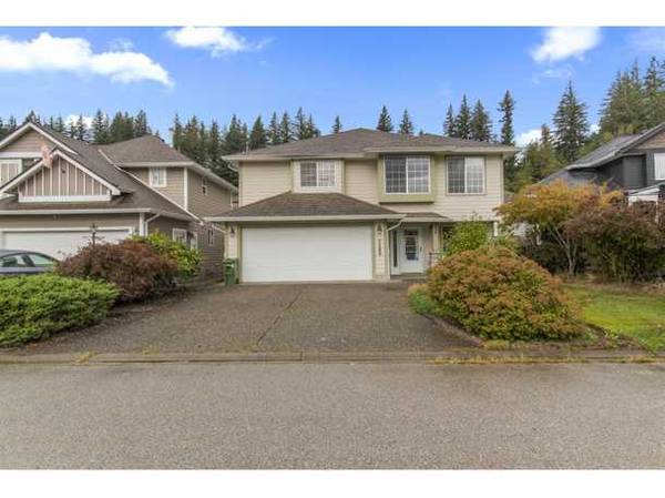 6-bed, 3-bath family home blends comfort, style, and smart upgrades 1