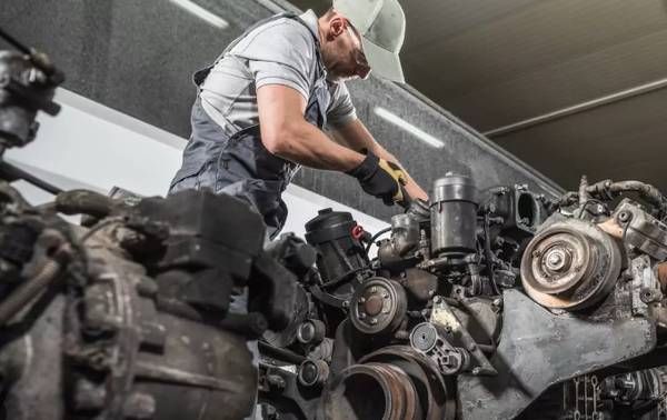 Experienced Diesel Mechanic – Semi Trucks 📍 La Grange, IL | 🕓 1