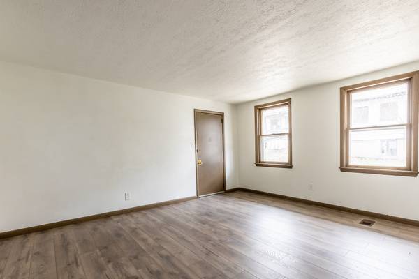 $1,199 / 2br - 7 Renwick---- 2 Bedroom, 1 Bathroom---Available Now!!64013204590209124