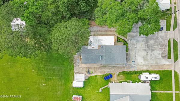 $355,000 / 2596ft2 - Welcome to your culinary dream in the heart of Breaux Bridge! (Breaux Bridge)63857515162499124