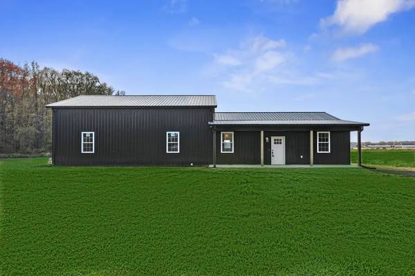 *Beautiful 2 bedroom 1 bathroom 1100 sqft home* 1