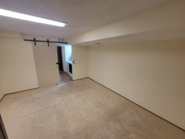 $950 / 2br - ISO Female Roommate $950 (Austin Bluffs & Academy)63687084144001121