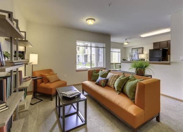 $2,020 / 2br - Centro de fitness, piscina y spa relucientes, tres áreas de juegos (12115 State Ave, Marysville, WA)63814684369667120