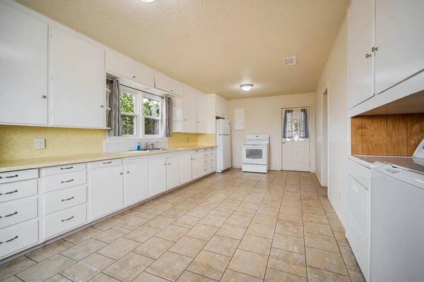 $399,999 / 5br - 2902ft2 - TWO Houses on 8.13 Acres Lubbock County - 3 miles East of Interstate27 (Lubbock)64215363576194124