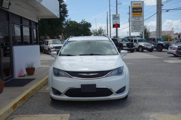 2019 Chrysler Pacifica - MINIVAN - Dealmaker Auto Sales - $7,995 (DEALMAKER AUTO SALES)63470249956611123