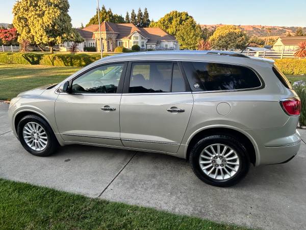 Buick Enclave 4x4 AWD V6 súper limpio de 2014, excelente consumo de combustible, solo millas en autopista - $7.700 (gilroy)63498992972163122