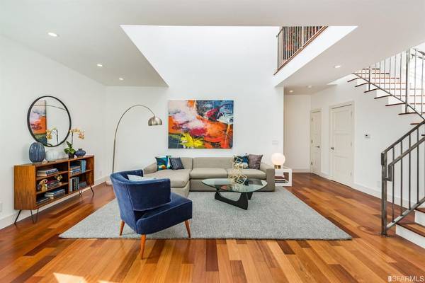 $2,300 / 3br - 2032ft2 - two-level penthouse with great natural light and urban views (San Francisco, CA)63938629295875120