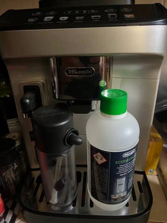 DeLonghi Magnifica EVO Auto Espresso and Coffee Machine - Works great! 1