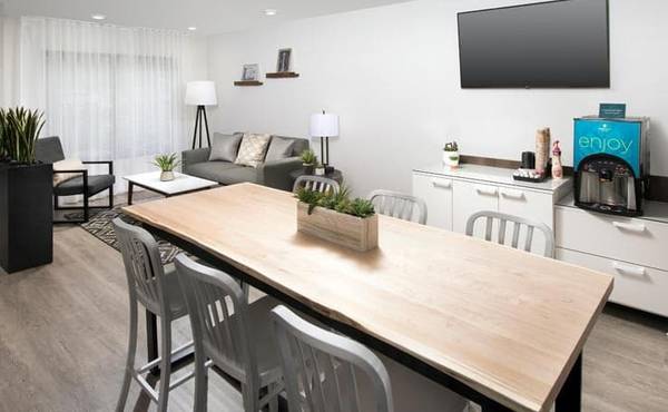 $588 / 1br - Vive con comodidad - ¡Sin contrato, sin depósito! (7045 180th Ave NE, Redmond, WA)63688296459521123