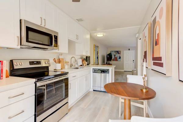 $2,263 / 1br - 733ft2 - $1500 off second month! call for details! (Camarillo)63800496943107123