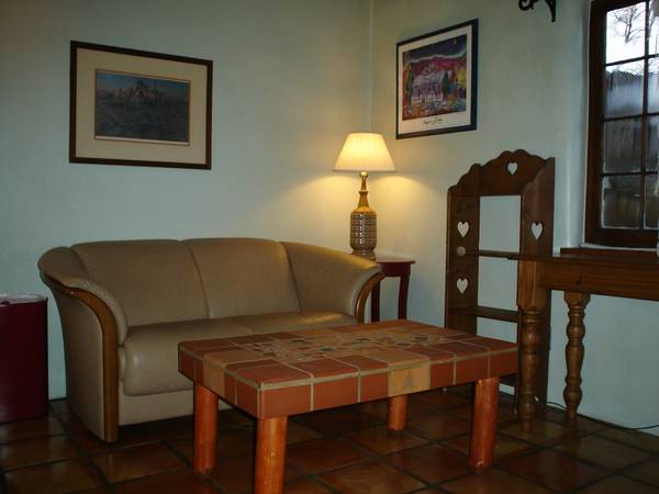 $1,595 / 1br - Taos Historic District w/ fireplace "Utilities included" 2 month lease (Taos)63659798224899122