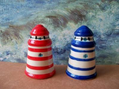 Red and Blue Lighthouses Salt and Pepper Shakers 1