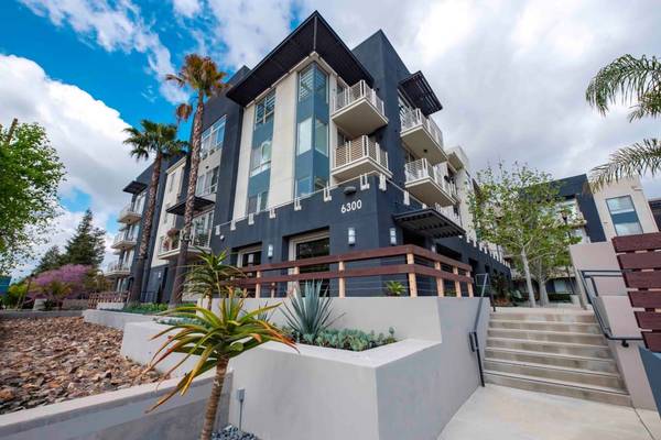 $3,351 / 2br - 1140ft2 - In-Home Washer & Dryer, Package Lockers, 2/BD (6300 Variel Ave, Los Angeles, CA)63701129998209122
