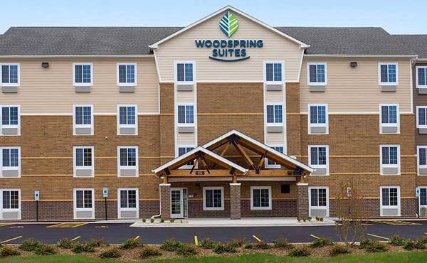 $1,624 / 1br - Manager's Special: No Lease, No Deposit Required (951 N. Frontage Road, Darien, IL)63898860188291120