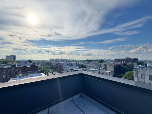 NO FEE! 3 Bed / 2 Bath W/ Private Outdoor Space!! 1