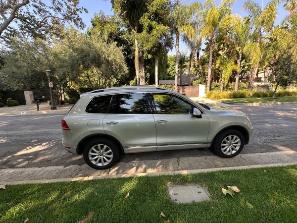 2011 Volkswagen Touareg SUV V6 - $7.950 (pasadena)63469919247619123