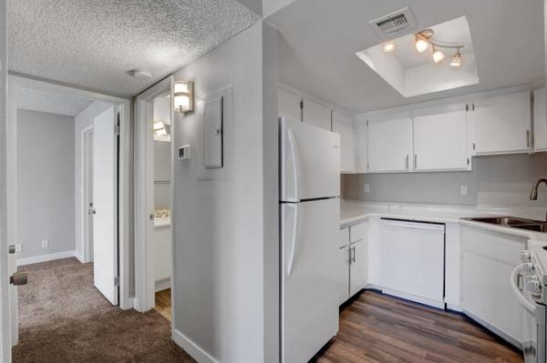 $1,340 / 2br - 900ft2 - In Henderson, 2/bd, Controlled Access/Gated (1100 Center St, Henderson, NV)63907027975042123